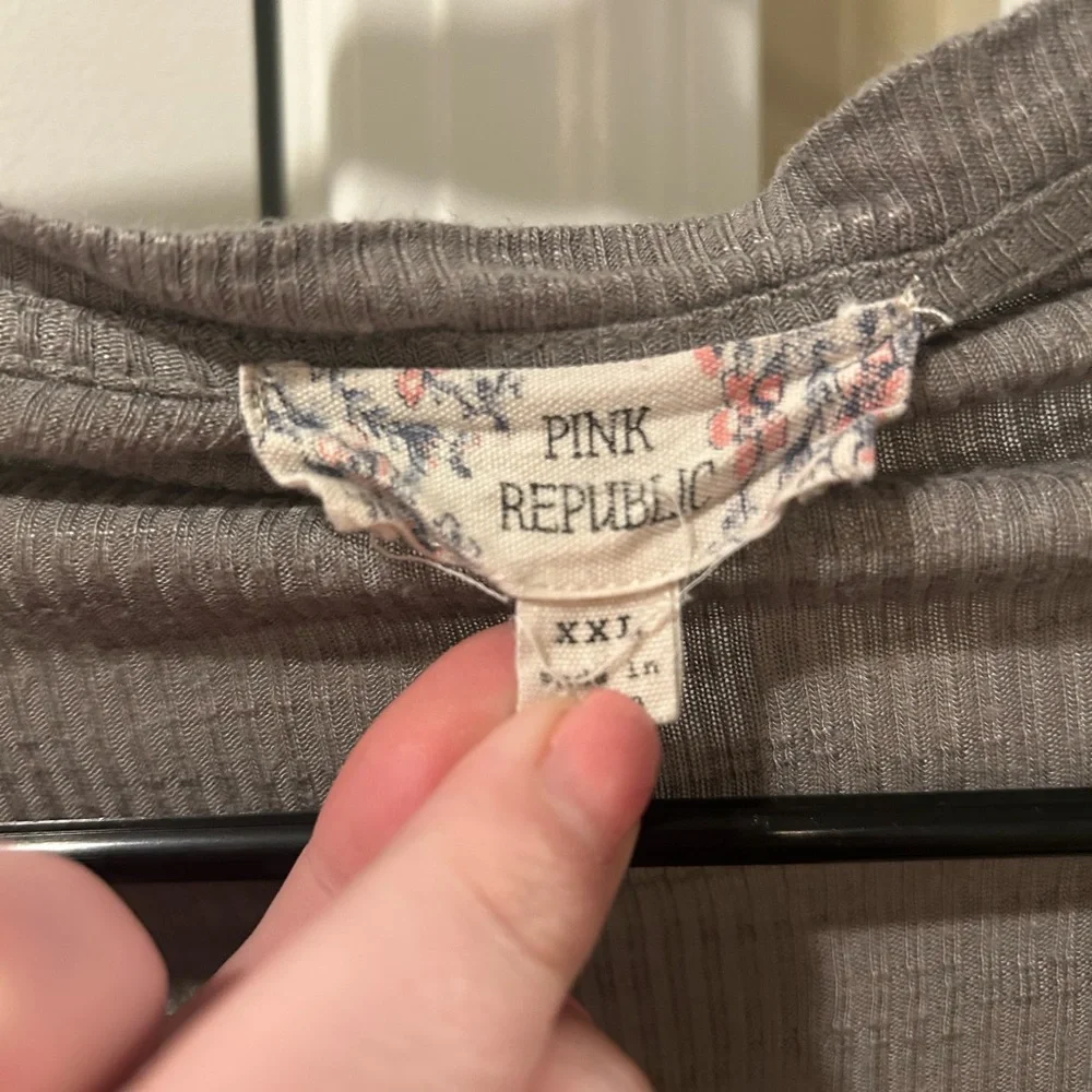 Pink Republic Green Boxy Tie Front Crop Top - Picture 2 of 3